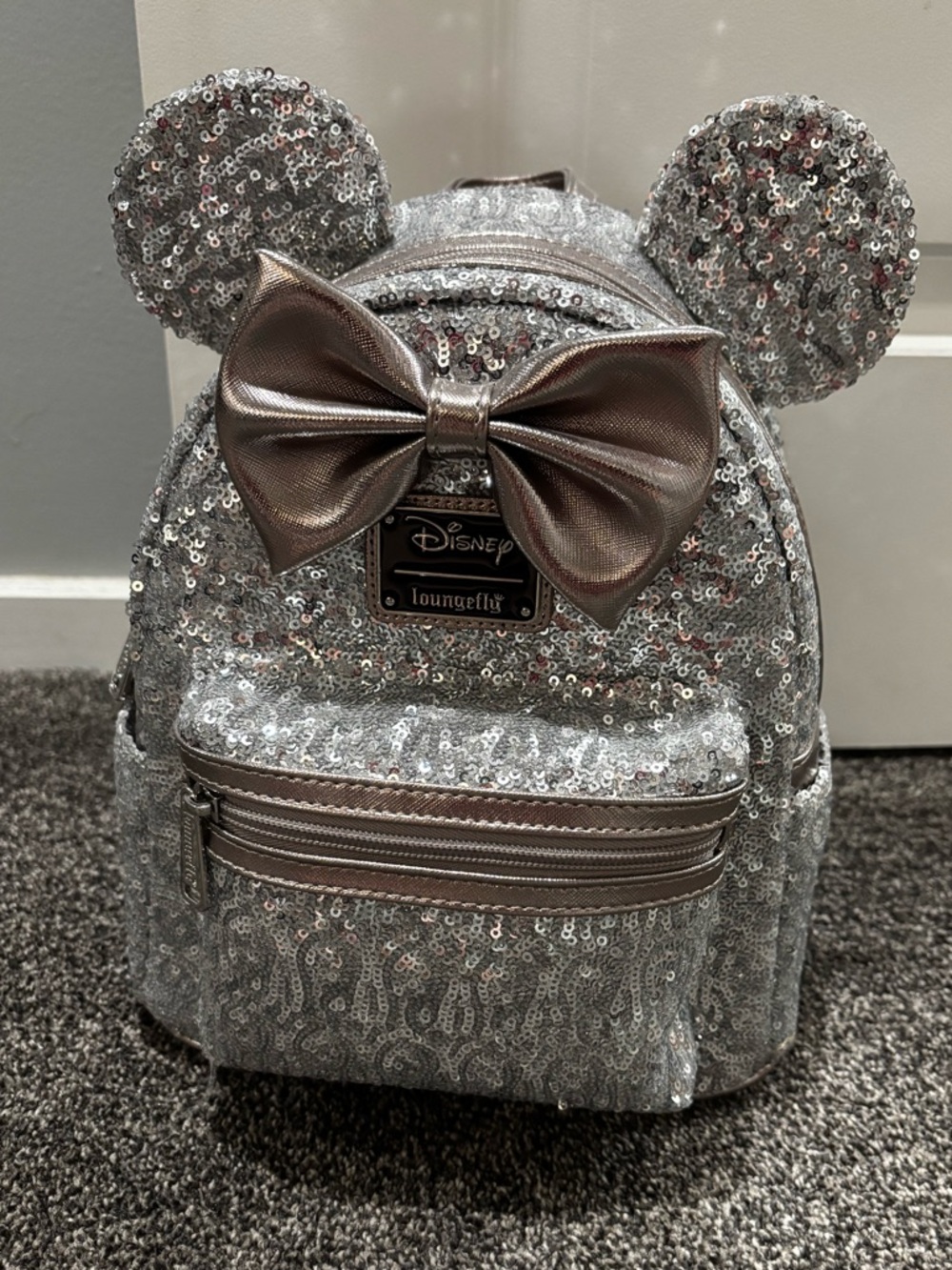 Loungefly Silver Sequin Minnie Mouse Mini Backpack with Metallic Bow (NWT)